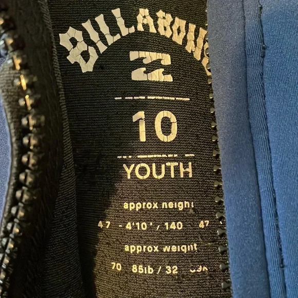 Billabong Absolute 2/2mm Spring Wetsuit
10 youth would fit 8-10 see sizing - Picture 8 of 9